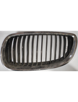 CALANDRE GAUCHE CHROMEE AILETTES NOIRES BM OCCASION