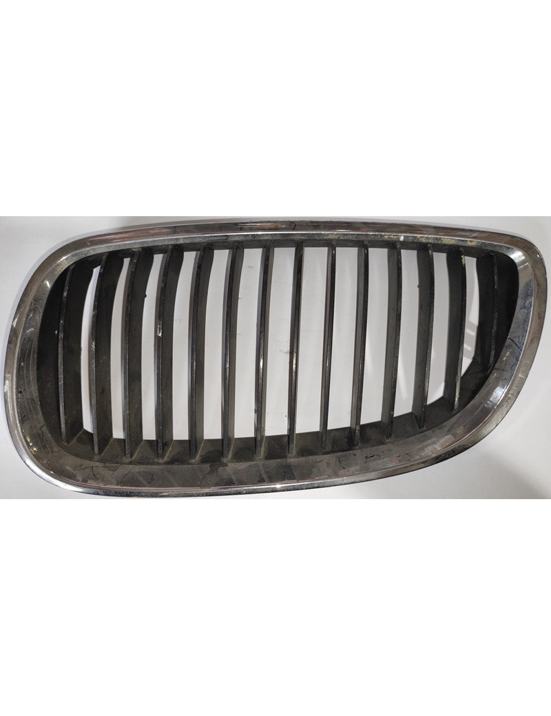 CALANDRE GAUCHE CHROMEE AILETTES NOIRES BM OCCASION