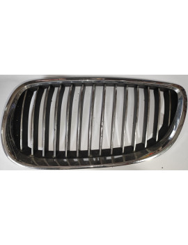 FRONT GRILL B6 LEFT CHROME USED